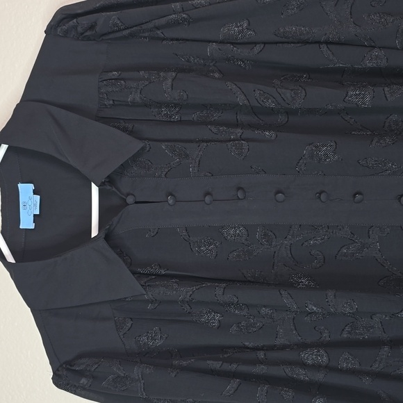 Cece collared neckline long puff sleeve clip dot pattern with texture look 1X. - Picture 2 of 9